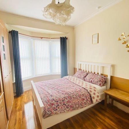 Entire 4 Bedroom House - Ev Point & Free Parking 리버풀 외부 사진