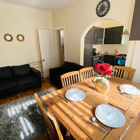 Entire 4 Bedroom House - Ev Point & Free Parking 리버풀 외부 사진