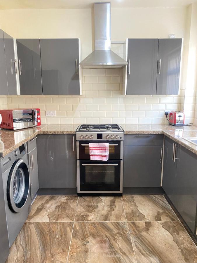 Entire 4 Bedroom House - Ev Point & Free Parking 리버풀 외부 사진
