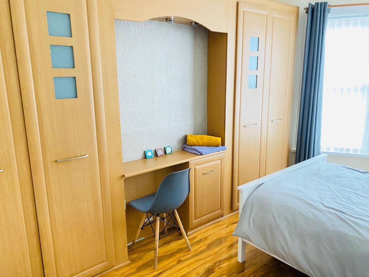 Entire 4 Bedroom House - Ev Point & Free Parking 리버풀 외부 사진